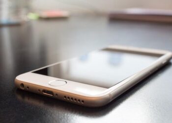 Cuáles son los accesorios de celulares más funcionales y qué modelos de baterías externas existen